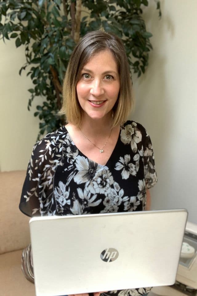 Tina Marie guiding women toward a toxin-free lifestyle on her laptop