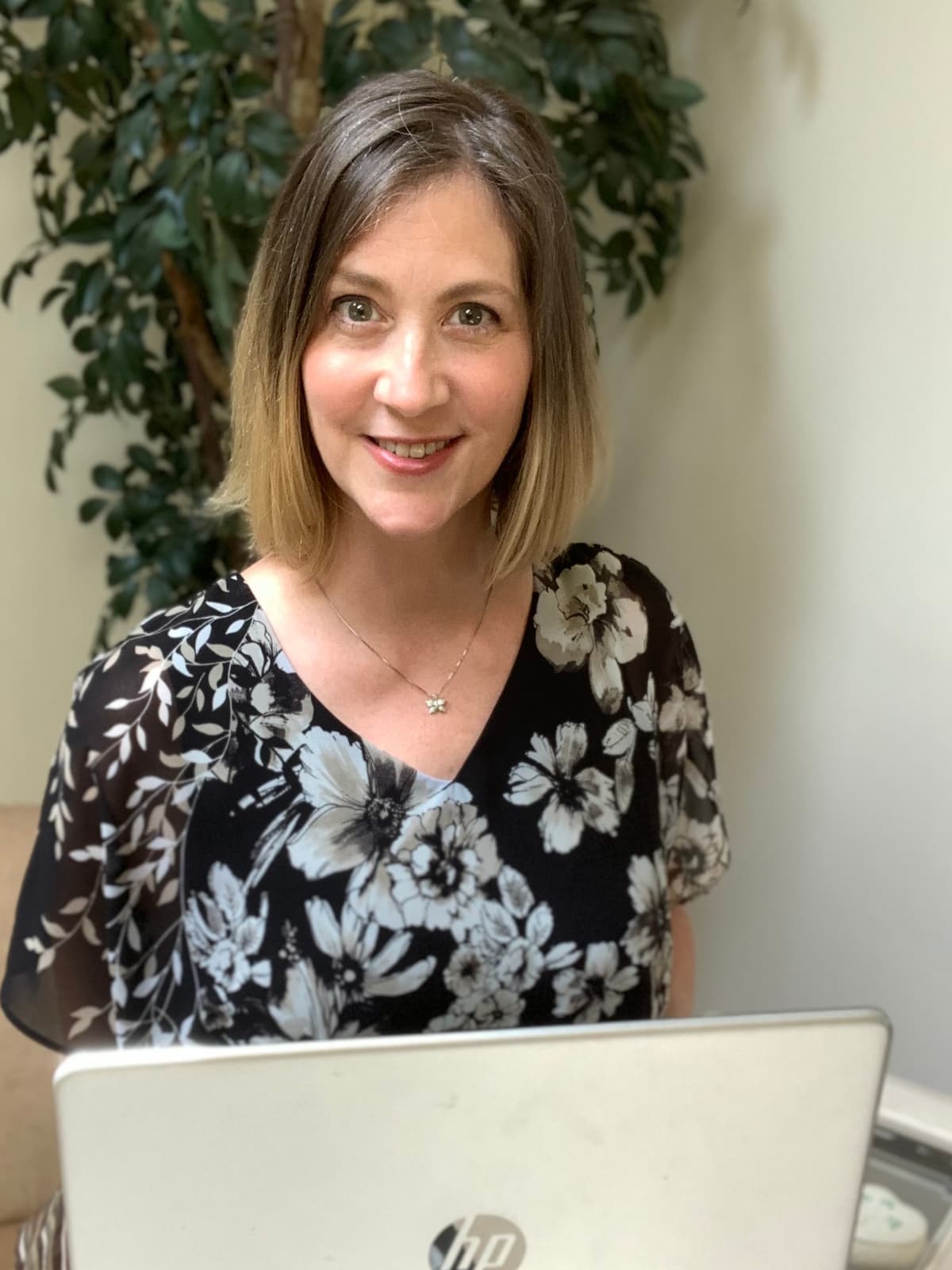 Tina Marie guiding women toward a toxin-free lifestyle on her laptop
